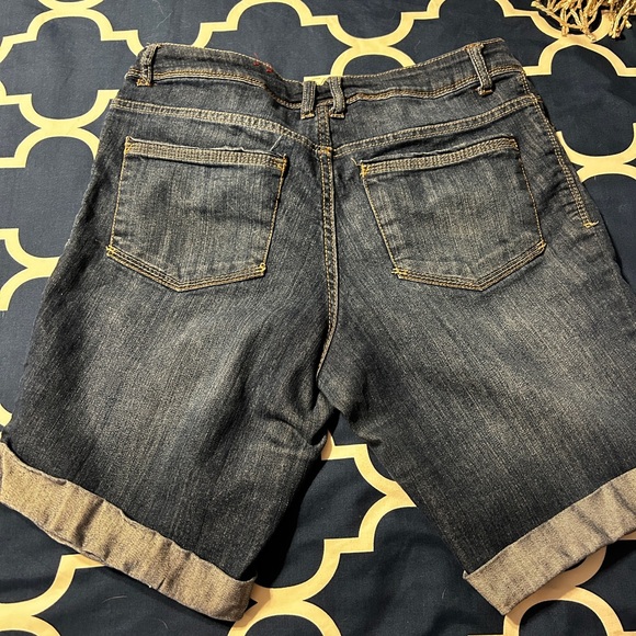 Rolled cuff jean shorts 8 - Picture 4 of 4